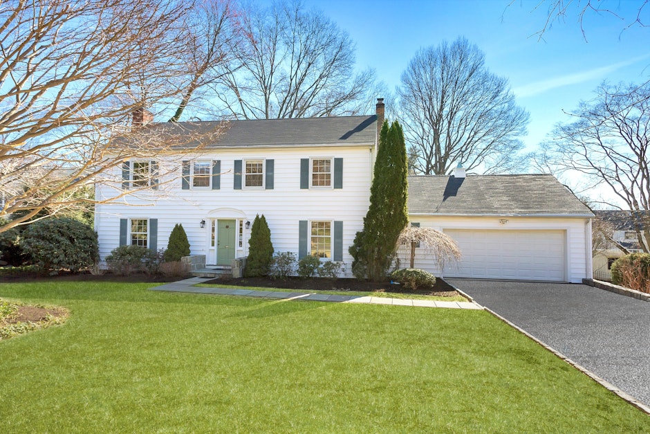 123 Emery Drive East, Stamford, CT 06902, Presented by Diane Eliades